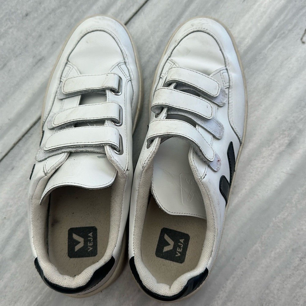 black and white velcro veja - see images for wear and tear